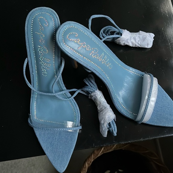 CAPE ROBIN DENIM HEELS - Picture 1 of 1